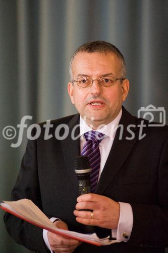 (c)fotodienst/Christopher Ohmeyer: Der Schwechater Rechtsanwalt Dr. Franz Lima hat am 30. November zur Eröffnung der neuen Kanzlei gebeten. Foto: Dr. Lima