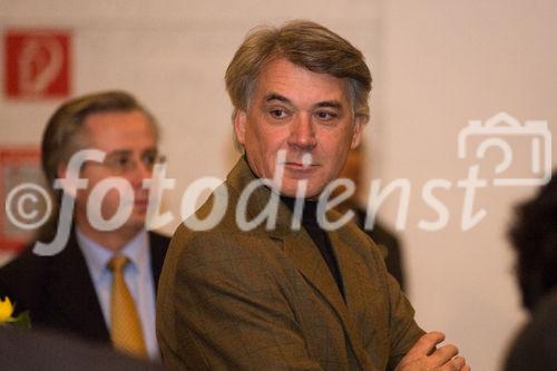 (c)fotodienst/Christopher Ohmeyer: Der Schwechater Rechtsanwalt Dr. Franz Lima hat am 30. November zur Eröffnung der neuen Kanzlei gebeten. Foto: Josef Dippold