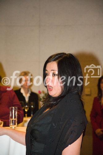 (c)fotodienst/Christopher Ohmeyer: Der Schwechater Rechtsanwalt Dr. Franz Lima hat am 30. November zur Eröffnung der neuen Kanzlei gebeten. Foto: Sopranistin Christiana Serafin de o Campo