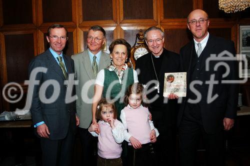 Cafe Tomaselli - Buchpräsentation Gerhard Ammerer 'DAS TOMASELLI - und die Kaffeehaustradition seit 1700'
LHStv. Wilfried Haslauer, Karlheinz + Doris Tomaselli, Erzbischof Alois Kothgasser, Gerhard Ammerer - vorne die Enkel Anna + Flora
www.siebinger.com                                