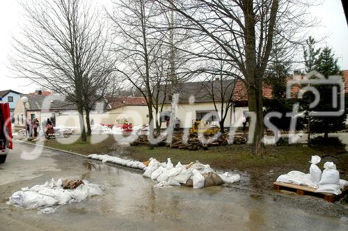 (C) fotodienst/Walter Vymyslicky - Angern 05.04.2006 - FOTO.: Auch in Angern rechnet man mit dem Ansteigen des Wasserspiegels.