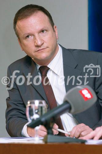 Medienorientierung Jahresergebnis 2005 der Ringier AG. Bild: Marco Castellaneta, Mediensprecher, Leiter Corporate Communications, Ringier AG