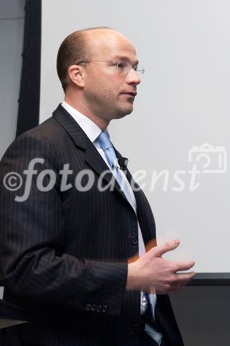 Unaxis Medienkonferenz zum Geschaeftsjahr 2005. Bild: Thomas P. Limberger, CEO und Vizepraesident des Verwaltungsrats, Verwaltungsratsmitglied, Unaxis Management AG