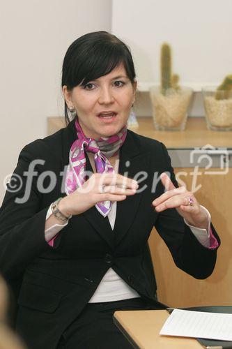 (C) fotodienst/Anna Rauchenberger - Wien 17.03.2006 - Die chefetage als Männerclub? - Die Hürden für Frauen liegen in Österreich in den Unternehmen. FOTO: Mag. Katharina Riedl, Accenture.