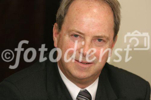 (C) fotodienst/Anna Rauchenberger - Wien 01.03.2006 - Forschungskooperation zwischen Airbus, der steirischen Firma ALPPS und EADS im Rahmen der Eurofighter-Gegengeschäfte. FOTO:  Werner Tönjes (EADS Deutschland GmbH, Militärflugzeuge).