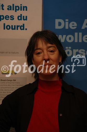 (C) fotodienst/ Marco Frauchiger - Bern 20.02.2006 – Die Alpen-Initiative zieht nach 12 Jahren Bilanz über den Alpenschutzartikel und informiert über das weitere Vorgehen von der Verlagerung des Schwerverkehrs auf die Schiene. FOTO: Christa Mutter (Vorstands- und Ausschussmitglied Alpen-Initiative).