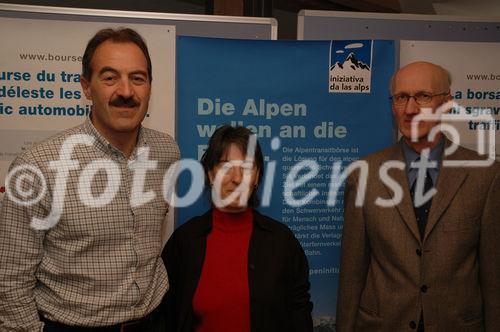 (C) fotodienst/ Marco Frauchiger - Bern 20.02.2006 – Die Alpen-Initiative zieht nach 12 Jahren Bilanz über den Alpenschutzartikel und informiert über das weitere Vorgehen von der Verlagerung des Schwerverkehrs auf die Schiene. FOTO: v.l Fabio Pedrina (Nationalrat (SP/TI), Präsident Alpen-Initiative); Christa Mutter (Vorstands- und Ausschussmitglied Alpen-Initiative); Alf Arnold (Geschätsführer Alpen- Initiative) .