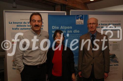 (C) fotodienst/ Marco Frauchiger - Bern 20.02.2006 – Die Alpen-Initiative zieht nach 12 Jahren Bilanz über den Alpenschutzartikel und informiert über das weitere Vorgehen von der Verlagerung des Schwerverkehrs auf die Schiene. FOTO: v.l Fabio Pedrina (Nationalrat (SP/TI), Präsident Alpen-Initiative); Christa Mutter (Vorstands- und Ausschussmitglied Alpen-Initiative); Alf Arnold (Geschätsführer Alpen- Initiative) .