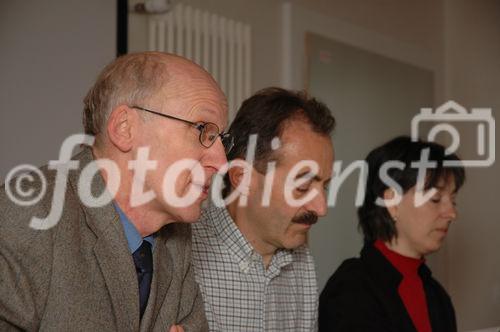 (C) fotodienst/ Marco Frauchiger - Bern 20.02.2006 – Die Alpen-Initiative zieht nach 12 Jahren Bilanz über den Alpenschutzartikel und informiert über das weitere Vorgehen von der Verlagerung des Schwerverkehrs auf die Schiene. FOTO: v.l Alf Arnold (Geschätsführer Alpen- Initiative); Fabio Pedrina (Nationalrat (SP/TI), Präsident Alpen-Initiative); Christa Mutter (Vorstands- und Ausschussmitglied Alpen-Initiative).