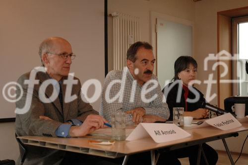 (C) fotodienst/ Marco Frauchiger - Bern 20.02.2006 – Die Alpen-Initiative zieht nach 12 Jahren Bilanz über den Alpenschutzartikel und informiert über das weitere Vorgehen von der Verlagerung des Schwerverkehrs auf die Schiene. FOTO: v.l Alf Arnold (Geschätsführer Alpen- Initiative); Fabio Pedrina (Nationalrat (SP/TI), Präsident Alpen-Initiative); Christa Mutter (Vorstands- und Ausschussmitglied Alpen-Initiative).