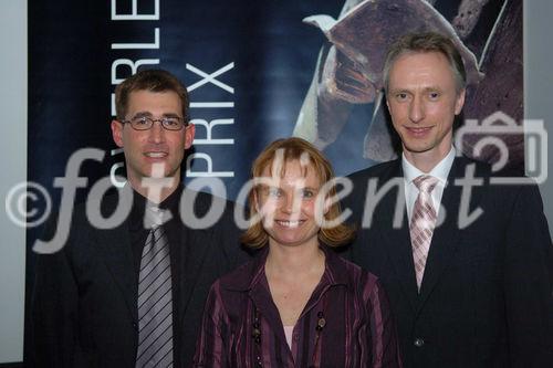 (C)fotodienst/Fabio Confessore - Zürich - 03.02.2006 - (vLnR) Hr. Dr. Ralf Schülein (Basel); Fr. Dr. Sophie Clément (genf) ; Hr. Prof.Christoph Dehio (Basel).
Preisträger für den Bereich Infektiologie.
Thema: Ein Erkennungssignal für die Übertragung bakterieller Virulenzproteine n menschlichen Zellen.