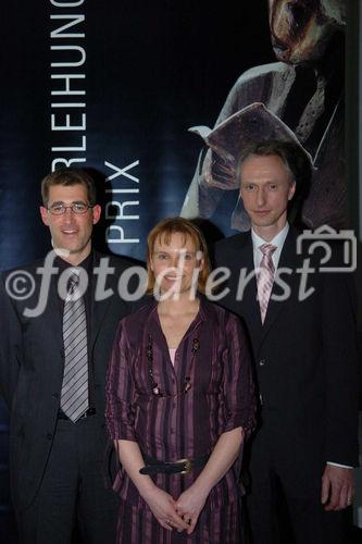 (C)fotodienst/Fabio Confessore - Zürich - 03.02.2006 - (vLnR) Hr. Dr. Ralf Schülein (Basel); Fr. Dr. Sophie Clément (genf) ; Hr. Prof.Christoph Dehio (Basel).
Preisträger für den Bereich Infektiologie.
Thema: Ein Erkennungssignal für die Übertragung bakterieller Virulenzproteine n menschlichen Zellen.