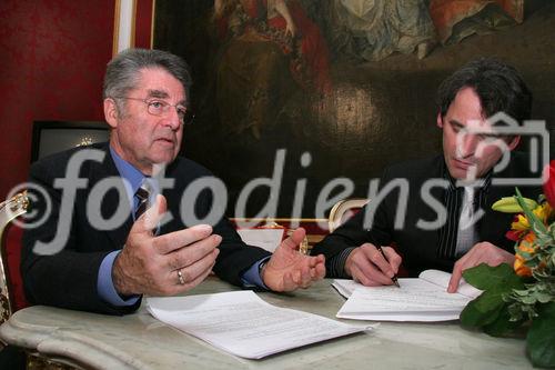 (C) fotodienst/Anna Rauchenberger - Wien 30.01.2006 - Bei einer pressetext-Leserumfrage erkoren die pressetext-Kunden Bundespräsident Dr. Heinz Fischer zum Meinungsbildner Nr. 1. FOTO v.l.: Bundespräsident Heinz Fischer  im Interview mit Dr. Wilfried Seywald (GF Pressetext).