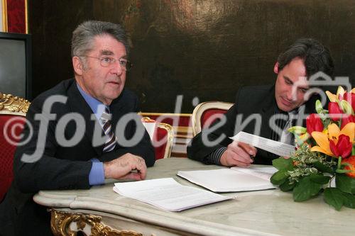 (C) fotodienst/Anna Rauchenberger - Wien 30.01.2006 - Bei einer pressetext-Leserumfrage erkoren die pressetext-Kunden Bundespräsident Dr. Heinz Fischer zum Meinungsbildner Nr. 1. FOTO v.l.: Bundespräsident Heinz Fischer  im Interview mit Dr. Wilfried Seywald (GF Pressetext).