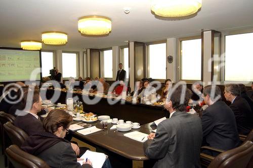 Pressekonferenz in der WKO: Der Außenhandel Östereichs - mit Präsident Dr. Leitl, Prof. Dr. Koren und Prof. Dr. Hackl