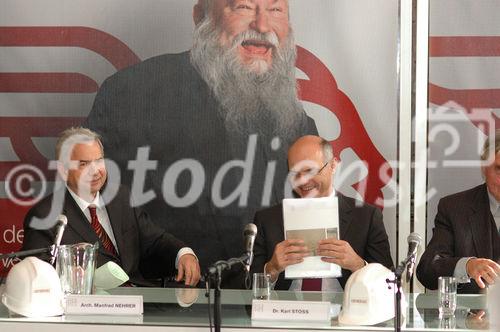 Einrüstung & Präsentation des Wirtschaftspartners Generali. Bild: Arch. Manfred Nehrer, Dr. Karl Stoss, Beppo Mauhart. Foto: Daniel K. Gebhart, am 19.01.06