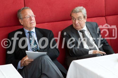 (c) fotodienst / Anna Rauchenberger - Wien, am 16.11.2010 - Im Rahmen einer Pressekonferenz im Justizcafé präsentierte heute die Firma 'Consultor' nicht nur ihr Unternehmensprofil, sondern auch Versicherungskonzepte für Managerhaftpflicht (D&O) sowie ein in Österreich weitgehend unbekannten Berufsbild ? das des Assekuradeurs. FOTO v.l.: Dr. Hans Peer, GD Generali Versicherung i.R., Fachbeirat Consultor GmbH, Dr. Franz Aust, Gründer und GF Consultor i.R., Fachbeirat Consultor GmbH