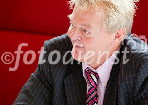 (c) fotodienst / Anna Rauchenberger - Wien, am 16.11.2010 - Im Rahmen einer Pressekonferenz im Justizcafé präsentierte heute die Firma 'Consultor' nicht nur ihr Unternehmensprofil, sondern auch Versicherungskonzepte für Managerhaftpflicht (D&O) sowie ein in Österreich weitgehend unbekannten Berufsbild ? das des Assekuradeurs. FOTO: MMag. Wolfgang Alphart, Geschäftsführender Gesellschafter, Consultor  Versicherungsservice und Wirtschaftsberatung