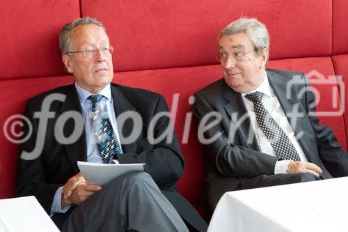 (c) fotodienst / Anna Rauchenberger - Wien, am 16.11.2010 - Im Rahmen einer Pressekonferenz im Justizcafé präsentierte heute die Firma 'Consultor' nicht nur ihr Unternehmensprofil, sondern auch Versicherungskonzepte für Managerhaftpflicht (D&O) sowie ein in Österreich weitgehend unbekannten Berufsbild ? das des Assekuradeurs. FOTO v.l.: Dr. Hans Peer, GD Generali Versicherung i.R., Fachbeirat Consultor GmbH, Dr. Franz Aust, Gründer und GF Consultor i.R., Fachbeirat Consultor GmbH