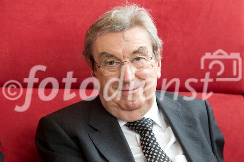 (c) fotodienst / Anna Rauchenberger - Wien, am 16.11.2010 - Im Rahmen einer Pressekonferenz im Justizcafé präsentierte heute die Firma 'Consultor' nicht nur ihr Unternehmensprofil, sondern auch Versicherungskonzepte für Managerhaftpflicht (D&O) sowie ein in Österreich weitgehend unbekannten Berufsbild ? das des Assekuradeurs. FOTO: Dr. Franz Aust, Gründer und GF Consultor i.R., Fachbeirat Consultor GmbH