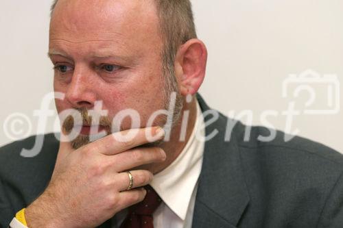  Die Österreichische Nationalbank präsentiert die Fälschungsstatistik 2005. Bild: Mag. Erich Zwettler (BM für Inneres, Bundeskriminalamt). Foto: Anna Rauchenberger, am 13.01.2006