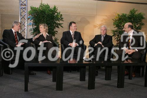  Die Ferien-Messe Wien, Messe für Urlaub, Reisen und Freizeit sowie die Vienna Autoshow wurden heute im Messezentrum feierlich eröffnet. Bild v.l.: DI Hans-Dieter Toth (Generaldirektor der Österreichischen Verkehrsbürogroup), Petra Hedorfer (Vorstandsvorsitzende der Deutschen Zentrale für Tourismus), Hans Niessl (LH Burgenland), Gerhard Gucher (Landestourismusdirektor Burgenland), Heinz Slesak (GF Vertrieb und Marketing Porsche Austria GmbH & Co). Foto: Anna Rauchenberger, am 12.01.2006