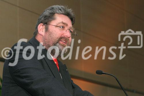  Die Ferien-Messe Wien, Messe für Urlaub, Reisen und Freizeit sowie die Vienna Autoshow wurden heute im Messezentrum feierlich eröffnet. Bild: Dir. Johann Jungreithmair (Vorsitzender der GF Reed Exhibitions in Österreich). Foto: Anna Rauchenberger, am 12.01.2006