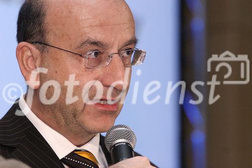  Die Ferien-Messe Wien, Messe für Urlaub, Reisen und Freizeit sowie die Vienna Autoshow wurden heute im Messezentrum feierlich eröffnet. Bild: Heinz Slesak (GF Vertrieb und Marketing Porsche Austria GmbH & Co). Foto: Anna Rauchenberger, am 12.01.2006