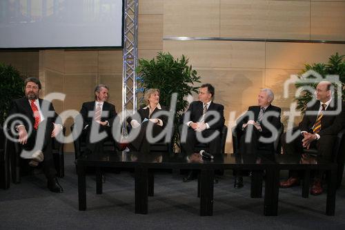  Die Ferien-Messe Wien, Messe für Urlaub, Reisen und Freizeit sowie die Vienna Autoshow wurden heute im Messezentrum feierlich eröffnet. Bild v.l.: Dir. Johann Jungreithmair (Vorsitzender der GF Reed Exhibitions in Österreich), DI Hans-Dieter Toth (Generaldirektor der Österreichischen Verkehrsbürogroup), Petra Hedorfer (Vorstandsvorsitzende der Deutschen Zentrale für Tourismus), Hans Niessl (LH Burgenland), Gerhard Gucher (Landestourismusdirektor Burgenland), Heinz Slesak (GF Vertrieb und Marketing Porsche Austria GmbH & Co). Foto: Anna Rauchenberger, am 12.01.2006