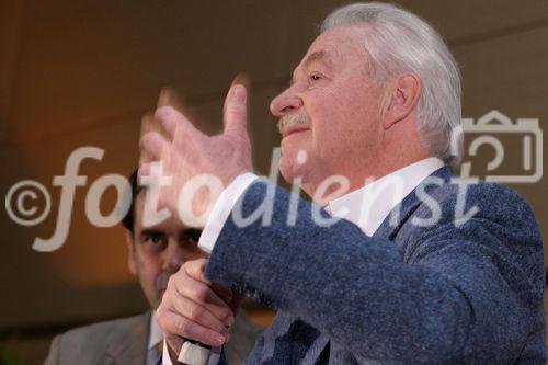  Die Ferien-Messe Wien, Messe für Urlaub, Reisen und Freizeit sowie die Vienna Autoshow wurden heute im Messezentrum feierlich eröffnet. Bild: Peter Agathakis (ORF) und Harald Serafin (Intendant der Seefestspiele Mörbisch). Foto: Anna Rauchenberger, am 12.01.2006