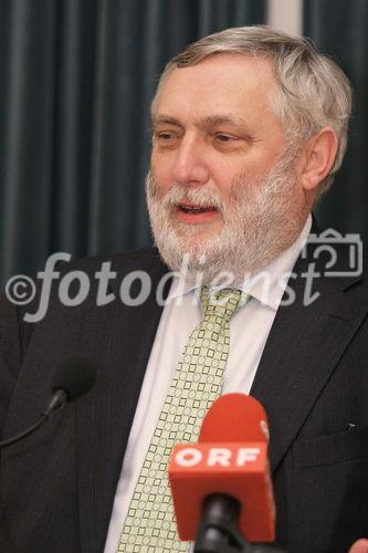 Feierliche Überreichung der Hans-Kudlich-Preise 2005. Bild: Dr. Franz Fischler (EU-Kommissar a. D. , Präsident des Ökosozialen Forums). Foto: Anna Rauchenberger