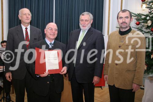 Feierliche Überreichung der Hans-Kudlich-Preise 2005. Bild v.l.: o. Univ. Prof. DI. Dr. Dr. h. c. Leopold März (Vorsitzender Begutachtungskommission), Karl Sieghartsleitner (Konsulent der OÖ Landesregierung für Fragen der Nachhaltigkeit, Preisträger), EU-Kommissar a. D. DR. Franz Fischler (Präsident d. Ökosozialen Forums), Landesrat NÖ Dipl.-Ing. Josef Plank. Foto: Anna Rauchenberger 