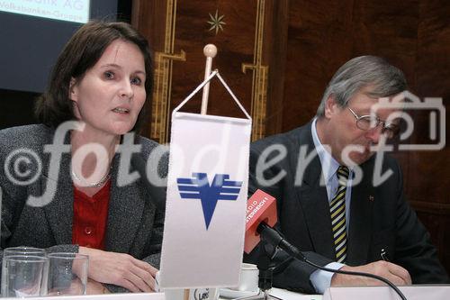 Volksbanken AG: 2006 Gute Aussichten für Anleger. Bild: Dipl. Vw Uta Pock (Volksbank Investmentbank AG), Manfred Kunert (Vorstandsdirektor, Österreichische Volksbanken AG). Foto: Anna Rauchenberger 