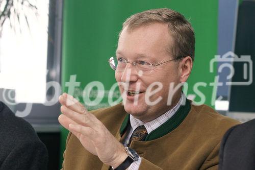 Studie über das Verhalten der ÖsterreicherInnen beim Lebensmitteleinkauf - heimische Lebensmittel bevorzugt. Bild: Dr. Werner Beutelmeyer (Leiter des Marktforschungsinstituts market). Foto: Anna Rauchenberger