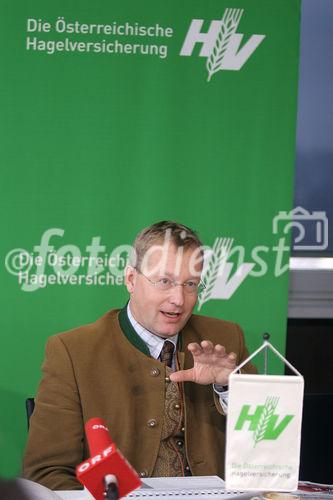 Studie über das Verhalten der ÖsterreicherInnen beim Lebensmitteleinkauf - heimische Lebensmittel bevorzugt. Bild: Dr. Werner Beutelmeyer (Leiter des Marktforschungsinstituts market). Foto: Anna Rauchenberger