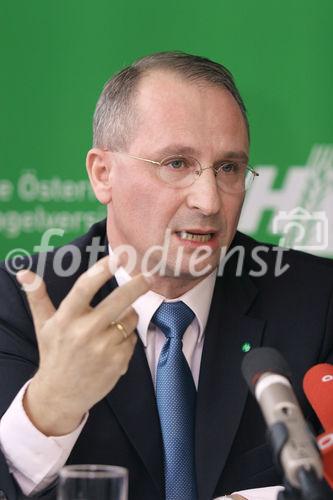 Studie über das Verhalten der ÖsterreicherInnen beim Lebensmitteleinkauf - heimische Lebensmittel bevorzugt. Bild: Dr. Kurt Weinberger (Vorstandsvorsitzender der Österreichischen Hagelversicherung). Foto: Anna Rauchenberger