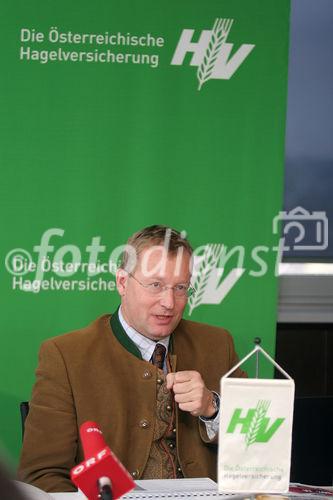 Studie über das Verhalten der ÖsterreicherInnen beim Lebensmitteleinkauf - heimische Lebensmittel bevorzugt. Bild: Dr. Werner Beutelmeyer (Leiter des Marktforschungsinstituts market). Foto: Anna Rauchenberger