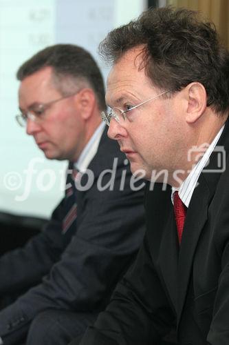 Wolford konnte im ersten Halbjahr die Ergebnisse deutlich verbessern. Bild: Mag. Peter Simma (Finanzvorstand der Wolford AG), Holger Dahmen (Vorstandsvorsitzender der Wolford AG, links). Foto: Anna Rauchenberger