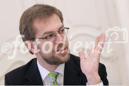 Bestes Jahr in der 20jährigen Unternehmensgeschichte von Raiffeisen Capital Management. Bild: Mag. Andreas Zakostelsky (GF Raiffeisen Kapitalanlage-Gesellschaft). Foto: Anna Rauchenberger