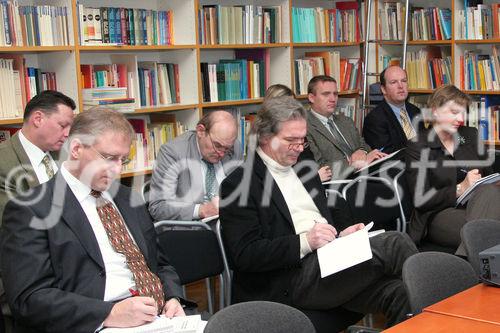 EU-Budget: Kohäsionspolitik. Bild: Journalisten bei der Pressekonferenz. Foto: Anna Rauchenberger