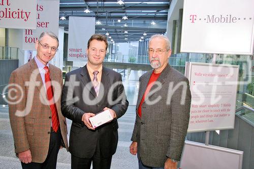 T-Mobile MDA Compact für Gewinner aus Wien, NÖ und Tirol. Bild, v.l.: Dr. Ulrich Schönbaumsfeld (Gewinner, Wien), Andreas Szamosvari (Leiter Business Marketing bei T-Mobile Austria), Gerhard Naller (Gewinner, NÖ). Foto: Anna Rauchenberger