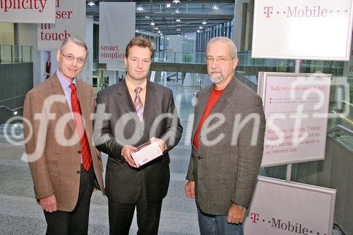 T-Mobile MDA Compact für Gewinner aus Wien, NÖ und Tirol. Bild, v.l.: Dr. Ulrich Schönbaumsfeld (Gewinner, Wien), Andreas Szamosvari (Leiter Business Marketing bei T-Mobile Austria), Gerhard Naller (Gewinner, NÖ). Foto: Anna Rauchenberger