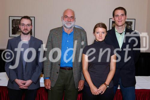 (c) Fotodienst / Christian Mikes-Wien 09.11.2010-5 Jahre Netidee - Foto: li na re: Dr.Flooh Perlot ( Offliner), Dr. Rupert Nagler ( IPA-Stiftungsvorstand),Mag. Franz Werner, Katharina Werner ( mytablet )