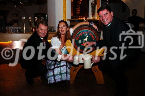 Stiegl: Bockbier-Anstich 2005
 Babsi + Dieter Kiener, LHStv. Othmar Raus
Foto: www.siebinger.com