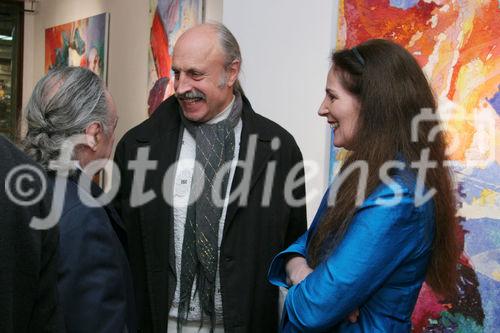 Die Künstlerin Erika Seywald präsentierte eine Auswahl ihrer aktuellen Werke. Bild: Die Künstlerin Erika Seywald (rechts). Foto: Anna Rauchenberger