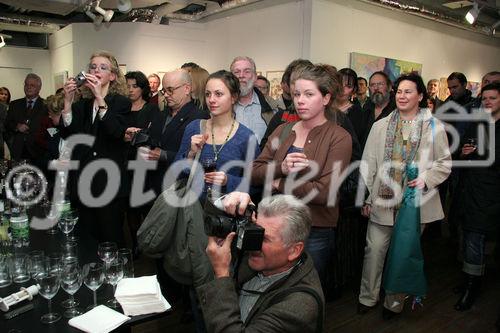 Die Künstlerin Erika Seywald präsentierte eine Auswahl ihrer aktuellen Werke. Foto: Anna Rauchenberger