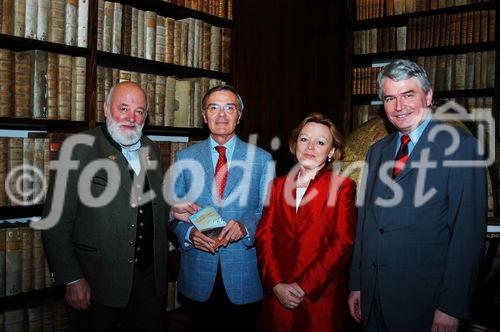 Milan Turkovic: Buchpräsentation 'Hast Du Töne'
Sepp Forcher, Milan Turkovic, Barbara Brunner - Residenz-Verlag, Rektor Heinrich Schmidinger
Foto: www.siebinger.com