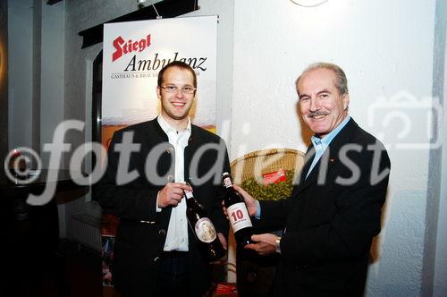 Hallein-Ziegelstadl: Eröffnung des 24-Stunden-Bierfestival
Creativbraumeister Reinhold Barta - Stiegl-Ambulanz Wien, Erwin Müller- PR-Manager Stieglbrauerei Salzburg
Foto: www.siebinger.com