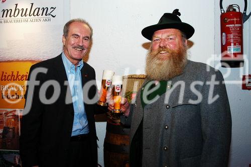 Hallein-Ziegelstadl: Eröffnung des 24-Stunden-Bierfestival
Erwin Müller- PR-Manager Stieglbrauerei Salzburg, Fritz Sendlhofer - Sieger Bartolympiade, mehrfacher Weltmeister
Foto: www.siebinger.com