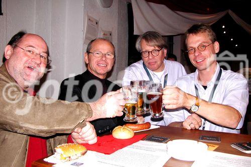 Hallein: 24 Stunden Bierfestival.
Ernst Kronreif, Bgm Christian Stöckl, Michael Stockinger + Axel Kisby - Organisatoren          